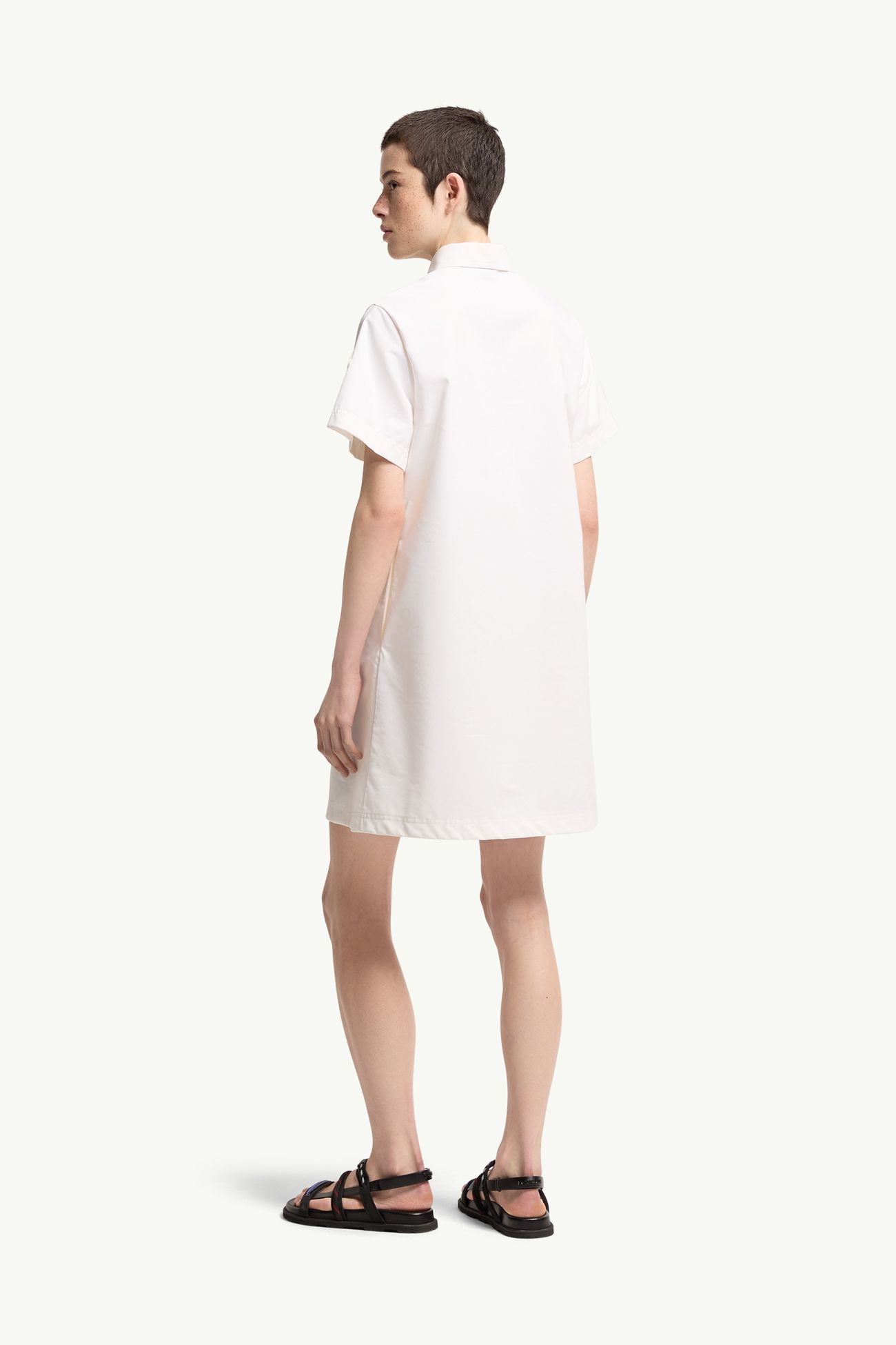 ์์ ์
์ธ ๋๋ ์ค ์ฌ์ฑ ํ์ดํธ Moncler 4